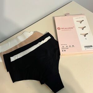 New In Box Women’s Wealurre 5 pack Underwear